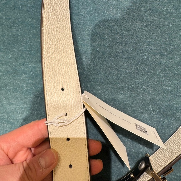 Tory Burch Britten Signature T Logo 1.5 “ Length Leather Reversible Belt - Picture 4 of 9